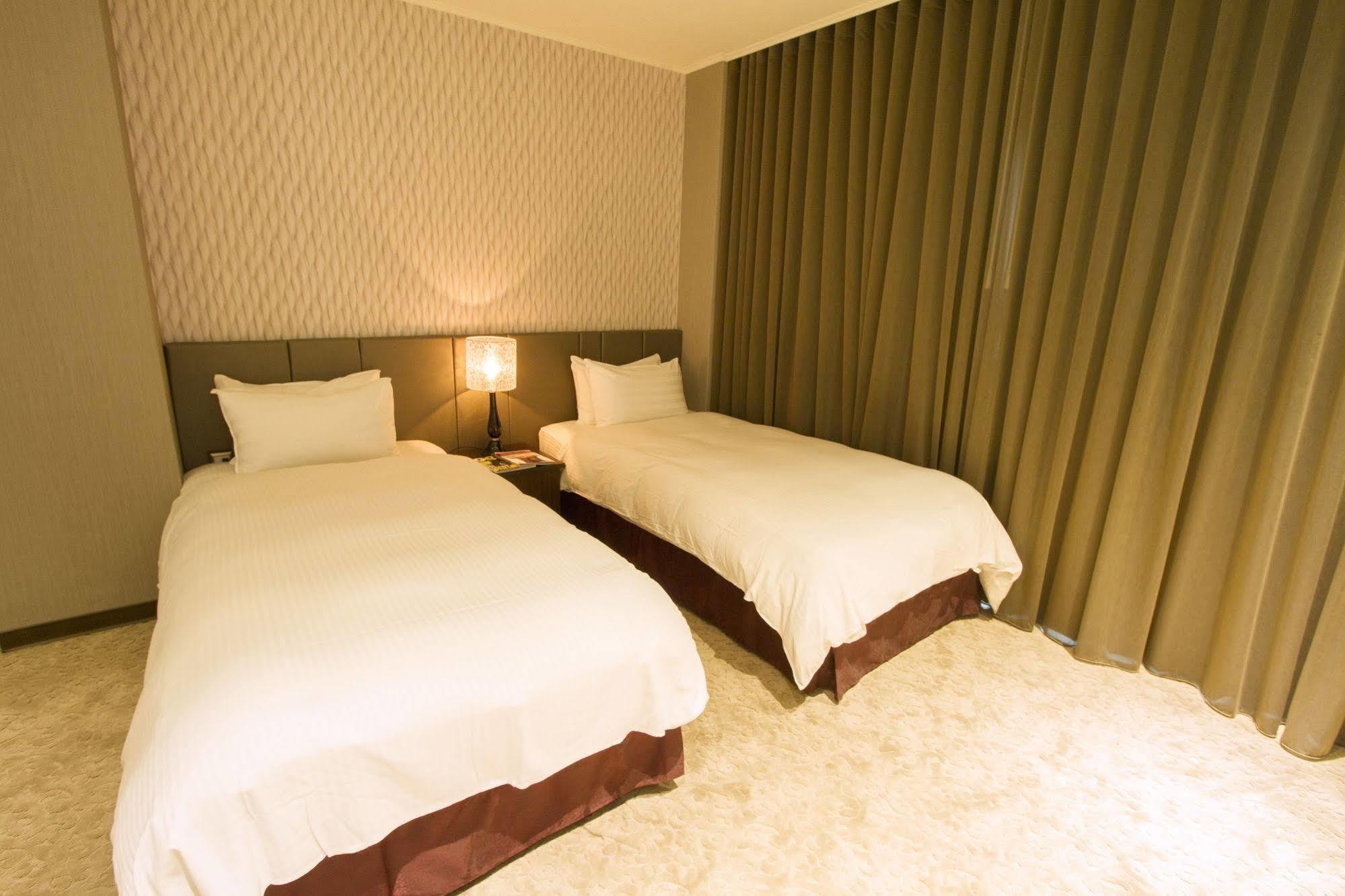Hunt Champion Hotel 台中市 エクステリア 写真