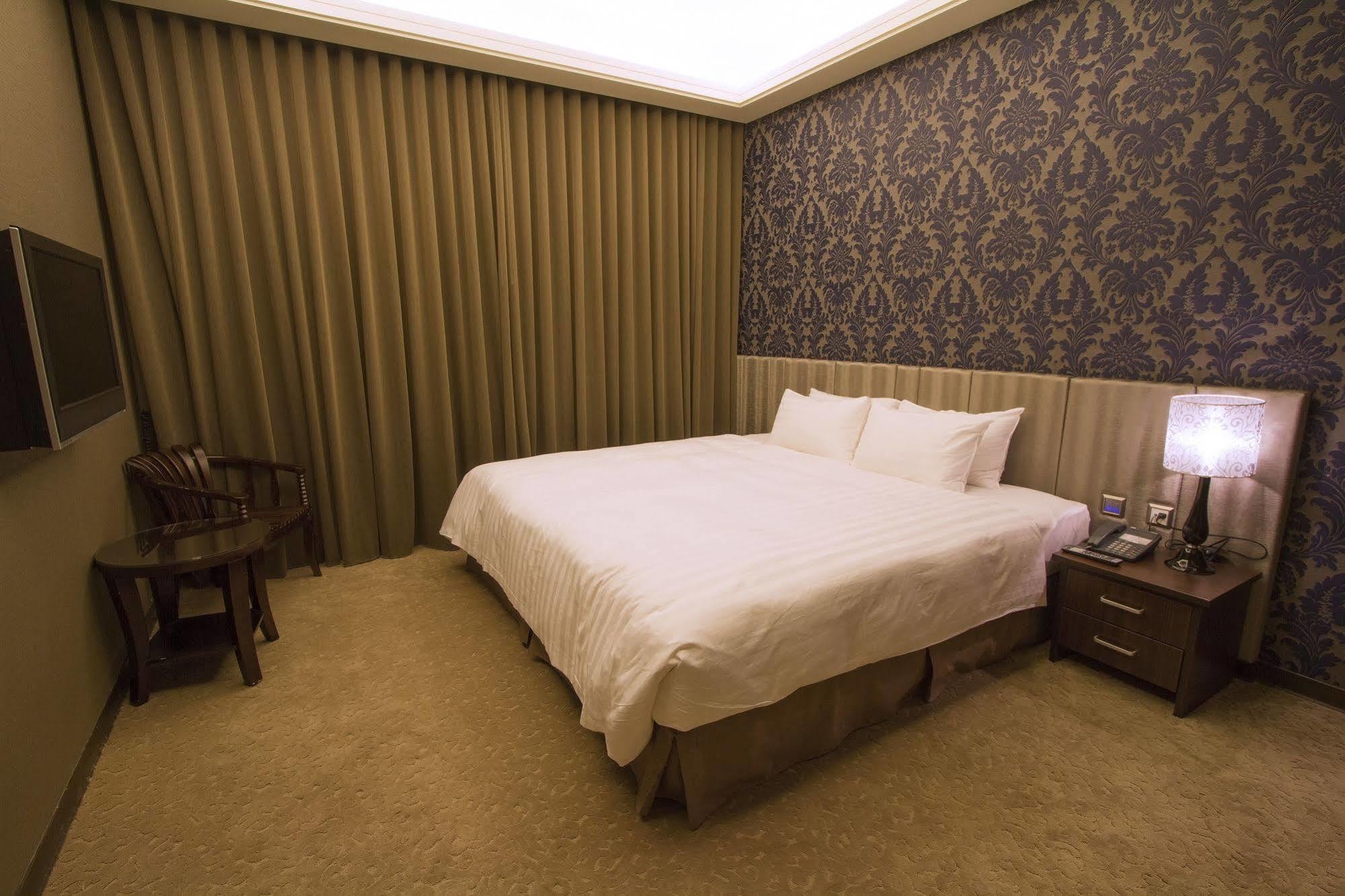 Hunt Champion Hotel 台中市 エクステリア 写真